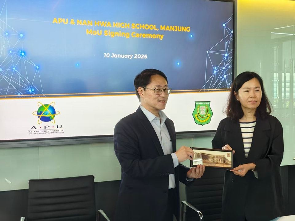 南华独中赴 APU 签署合作备忘录